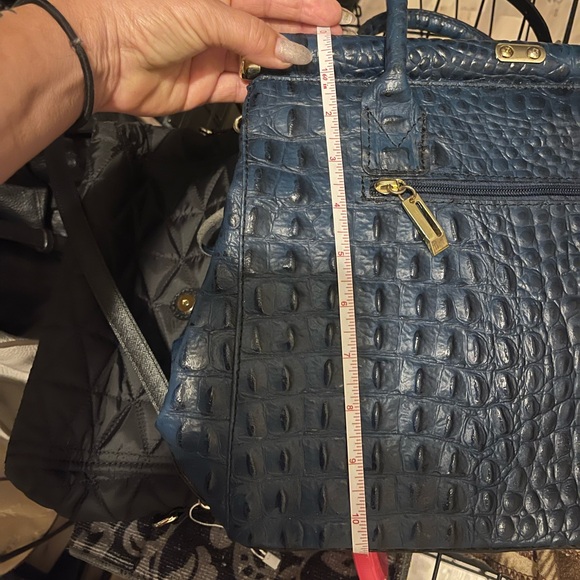 Elegant Blue Crocodile Embossed Leather Handbag - Picture 5 of 6